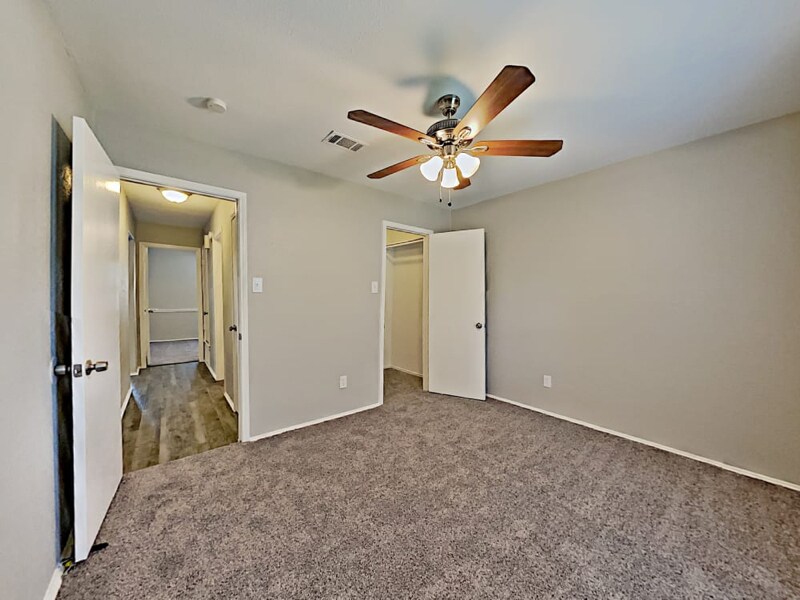 Building Photo - 206 Kalmia Dr