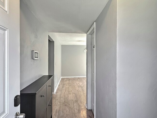Building Photo - 613 Folkstone Way