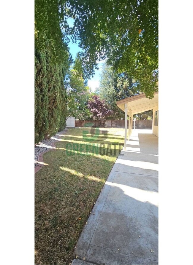 Building Photo - Beautiful 4 Bedroom, 3 Bathroom Home in Tr...