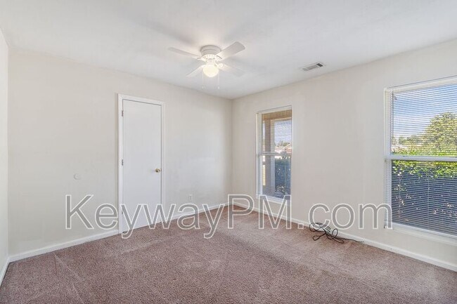 Building Photo - 3325 Hamden St