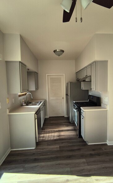 Building Photo - 22241 W Niagara Trl