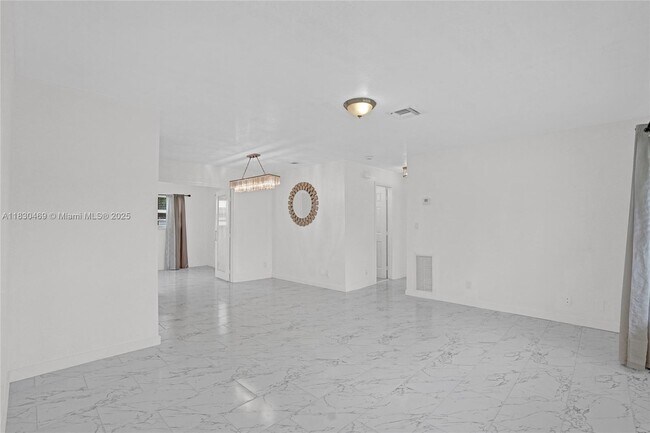 Building Photo - 3431 NW 5th Pl