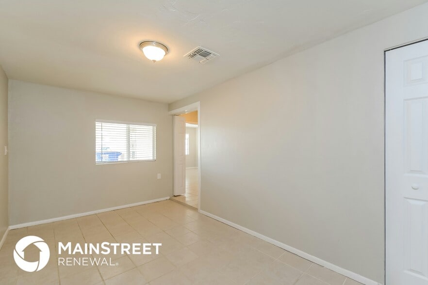 Building Photo - 4649 E 14th St