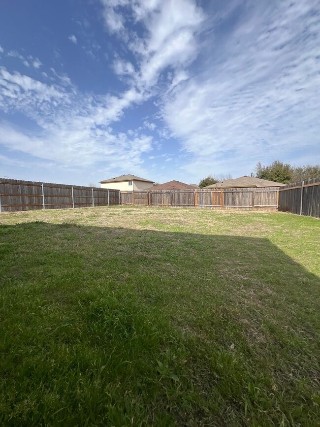 Building Photo - Spacious 4-Bedroom Home with Open Layout