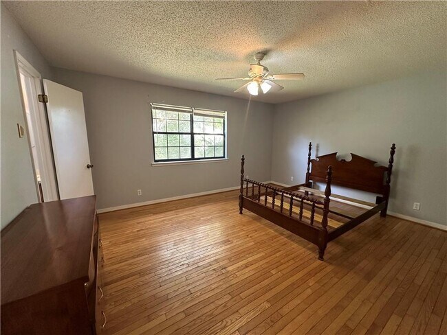 Building Photo - 6750 Browder Dr