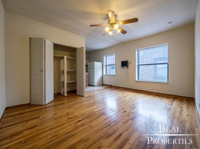 Building Photo - 0 bedroom in CHICAGO IL 60657