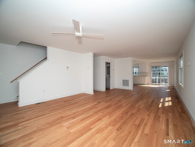 Building Photo - 44 Mettler St