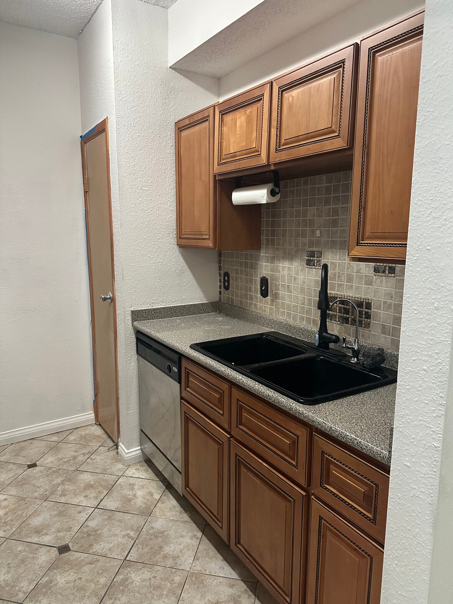 Kitchen - 10051 Westpark Dr