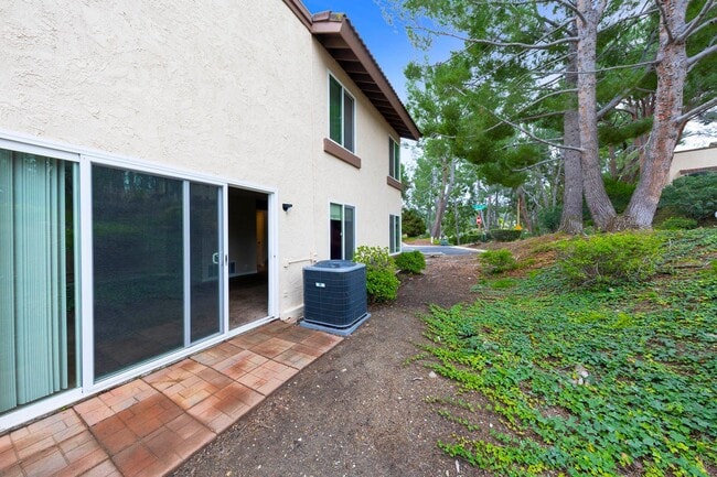 Building Photo - Fully renovated 2 bedroom 2 car garage Townhome