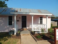 Building Photo - 312 N College St