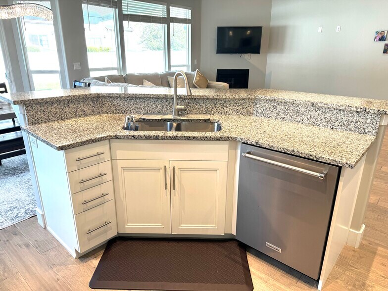 Building Photo - 3288 N 200 W