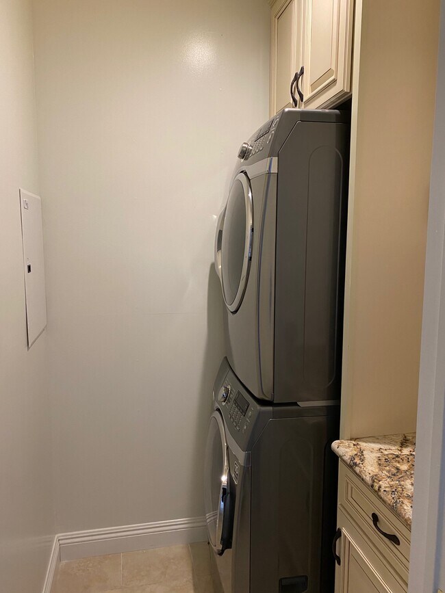 Building Photo - 907 S Wooster St