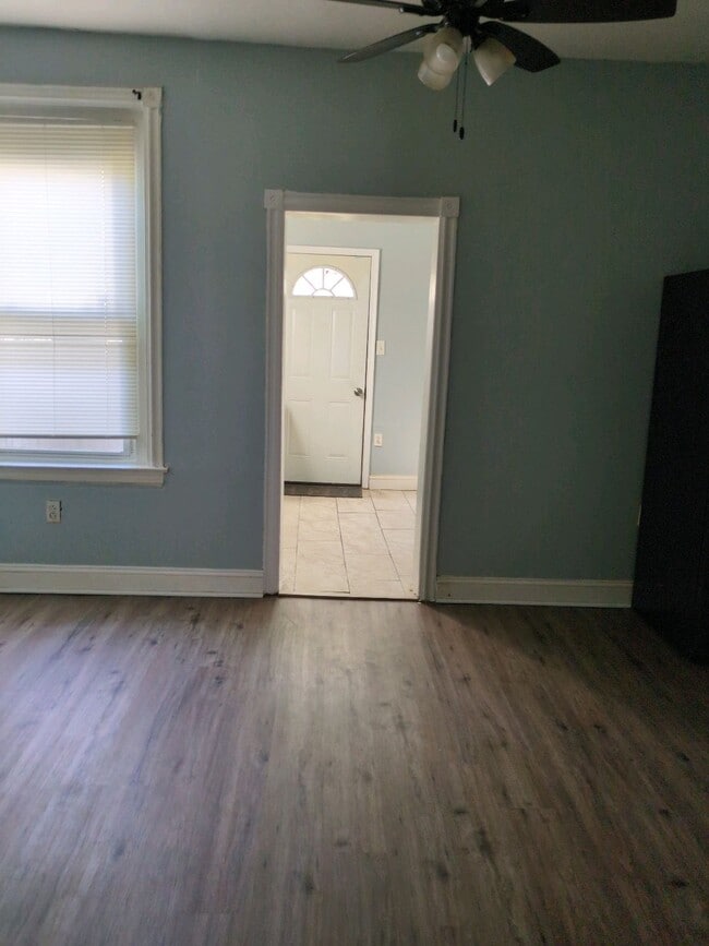 Building Photo - 714 E 22nd St