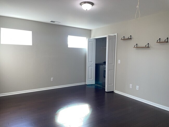 Building Photo - 131 Screech Dr