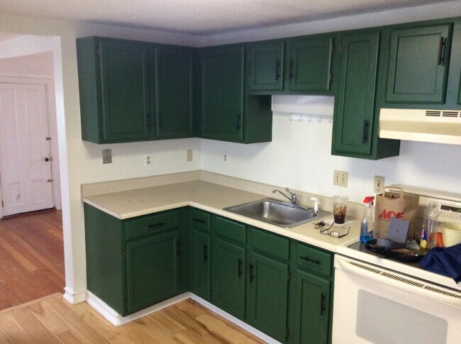 Building Photo - 192 Park St