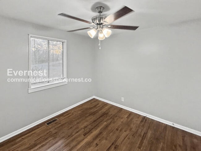 Building Photo - 3056 Highland Dr