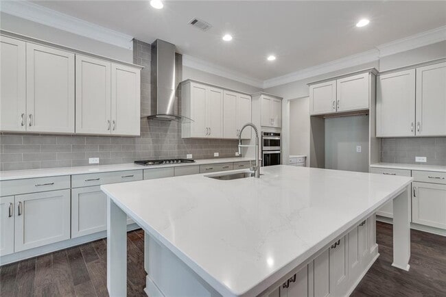 Building Photo - 440 Baroque Dr