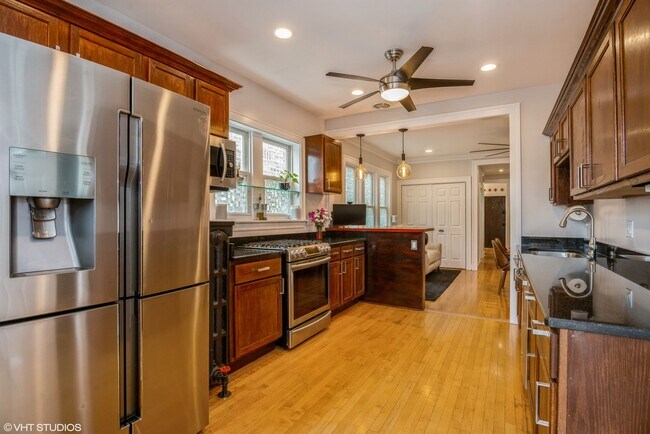 Building Photo - 5034 N Lawndale Ave