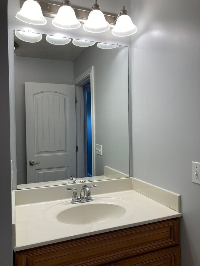 Building Photo - 141 Twin Lakes Dr