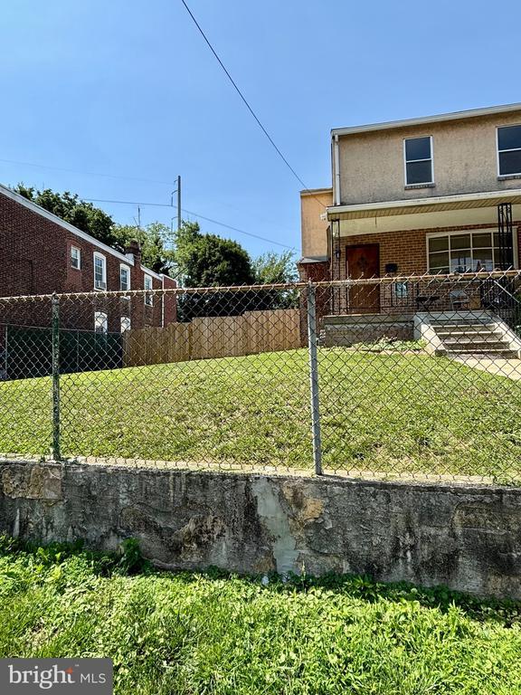 Building Photo - 1030 Lawrence Ave