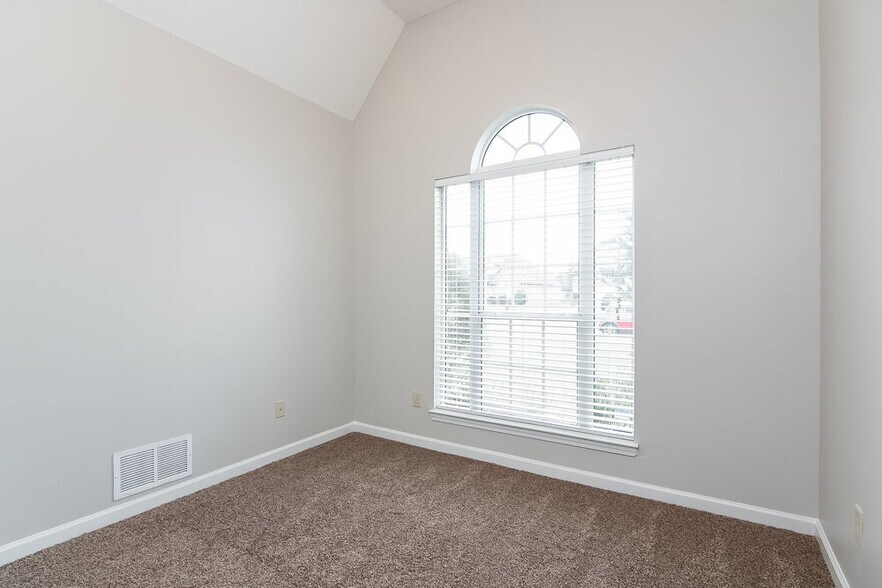 Building Photo - 4190 Louden Dr