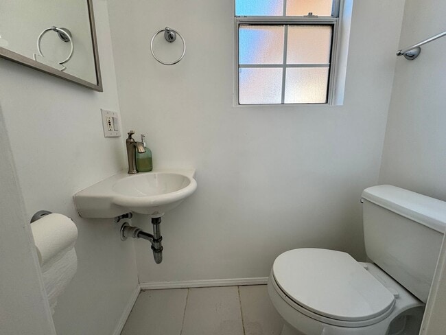 Building Photo - Beautiful Sherman Oaks Home!