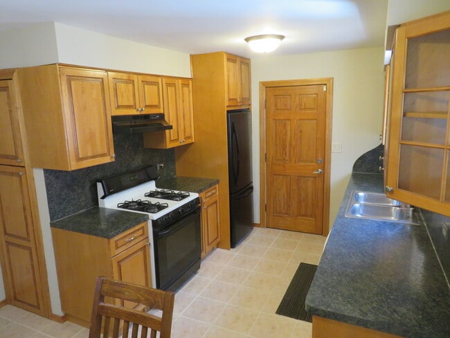 Building Photo - 6948 W Wellington Ave