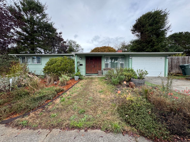 Primary Photo - 3351 High St