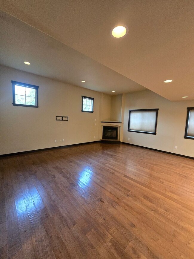 Building Photo - Welcome to this beautiful 4-bedroom, 2.5-b...