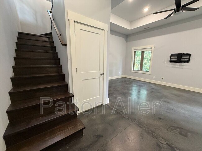 Building Photo - 92 Hibriten Dr