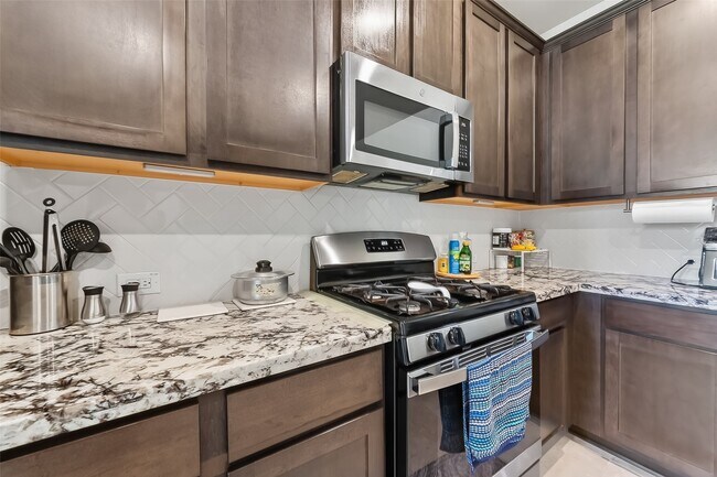 Building Photo - 6215 Prince Pl Dr