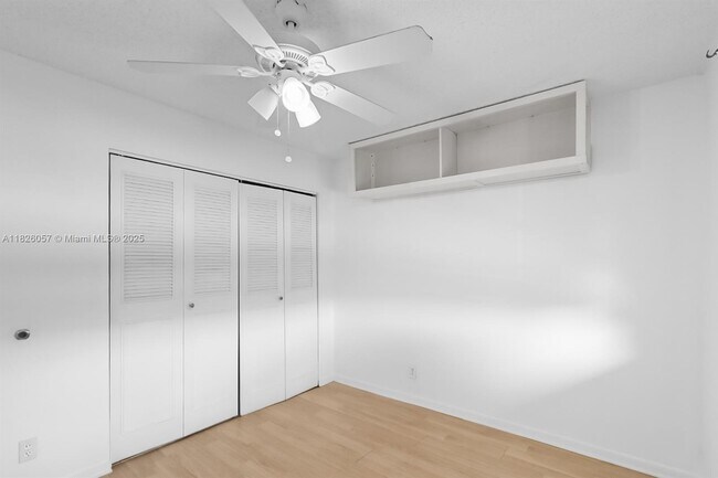 Building Photo - 10167 Twin Lakes Dr