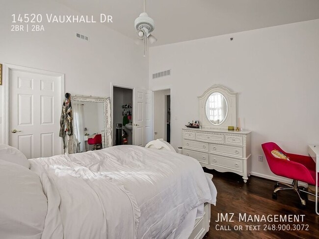 Building Photo - 14520 Vauxhall Dr