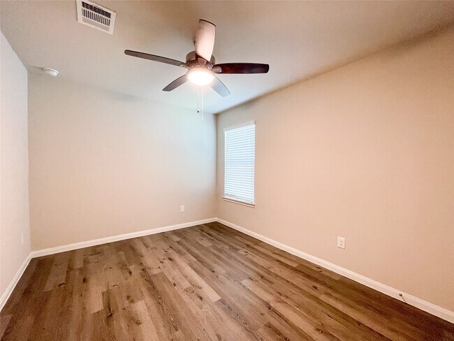 Building Photo - 6515 James Michael Dr