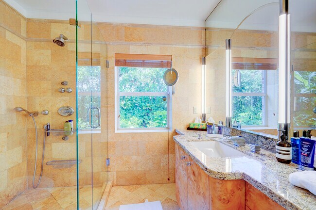 Building Photo - 411 26th St