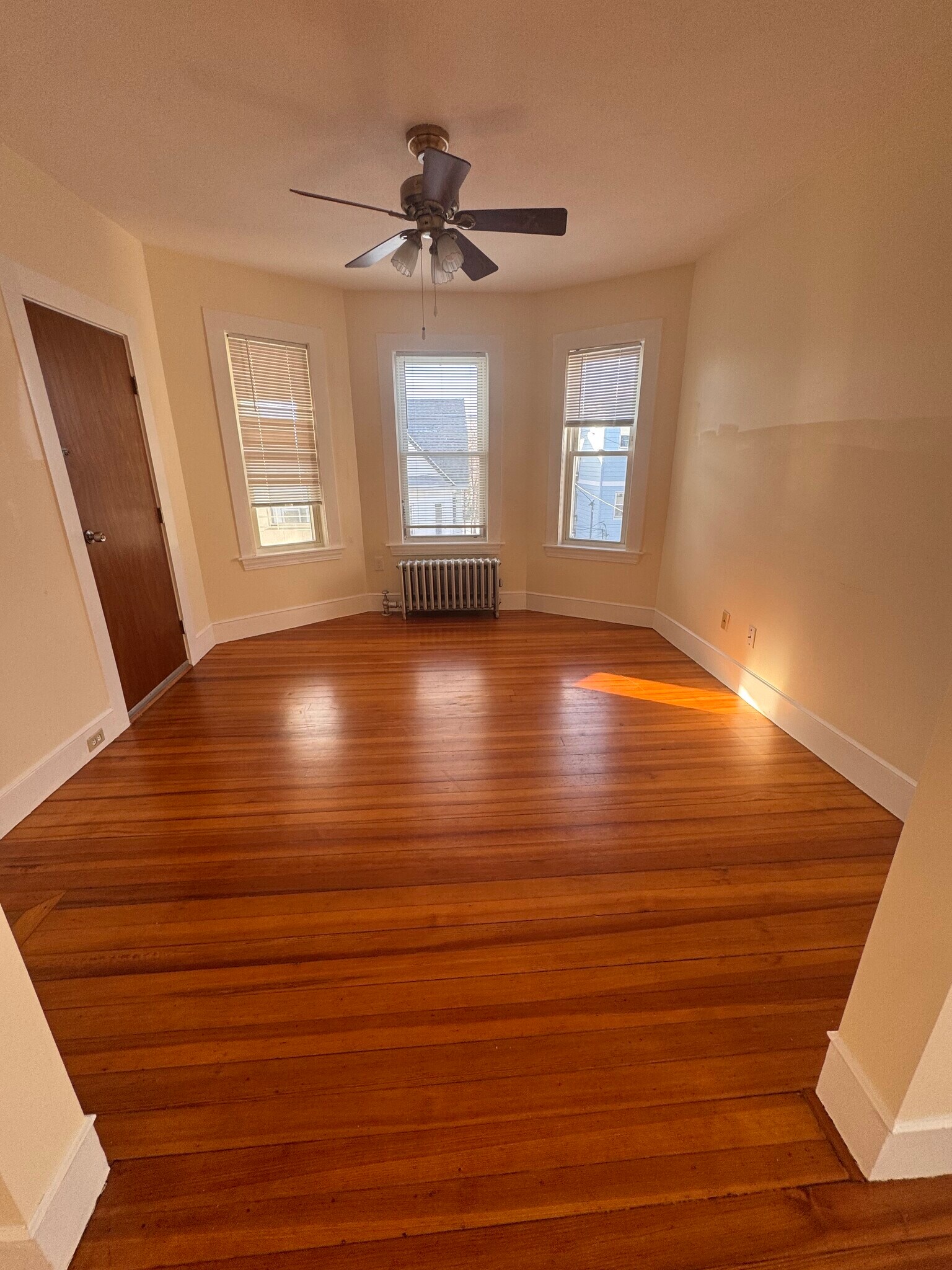 Livingroom - 197 Sheridan Ave