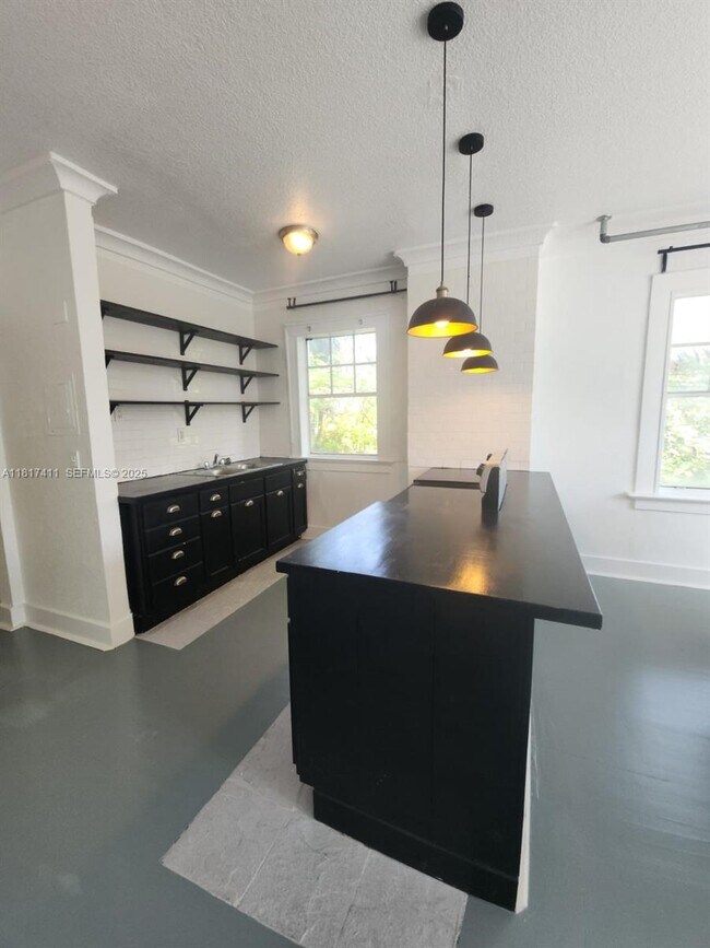 Building Photo - 1611 Michigan Ave