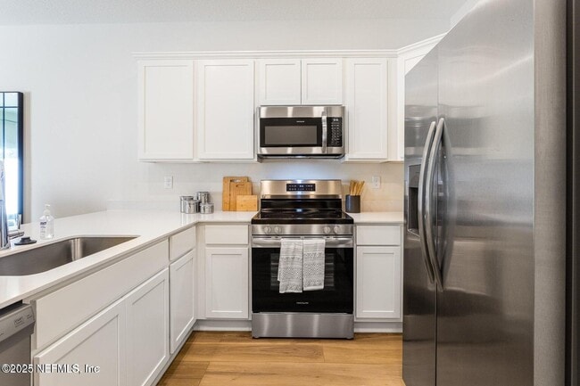 Building Photo - 577 Holly Lks Dr