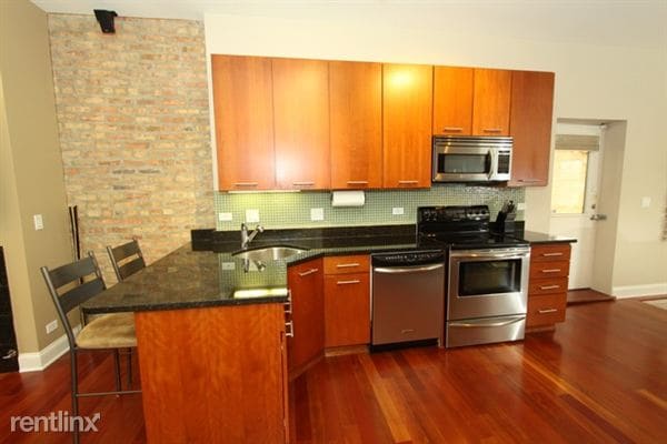 Building Photo - 807 W Lill Ave