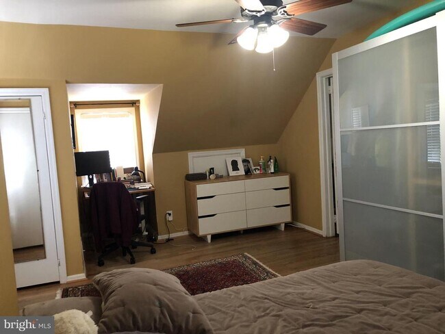 Building Photo - 10119 Greeley Ave