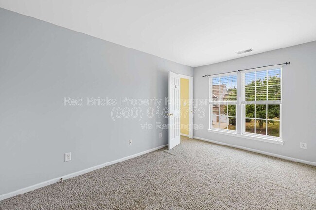 Building Photo - 9425 Shumacher Ave NW