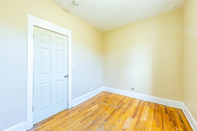 Building Photo - 1105 S Richmond St