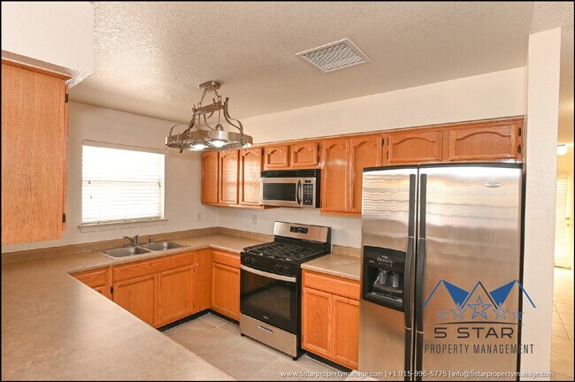 Building Photo - 648 Wind River Ave