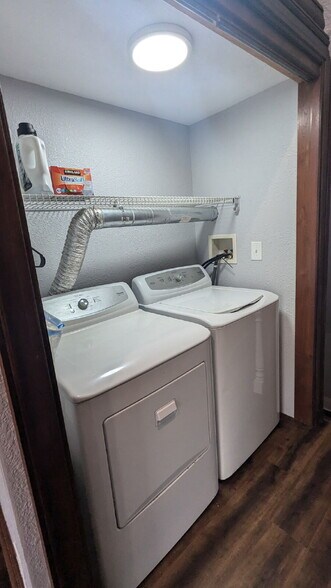 Building Photo - 1908 E Webster Pl