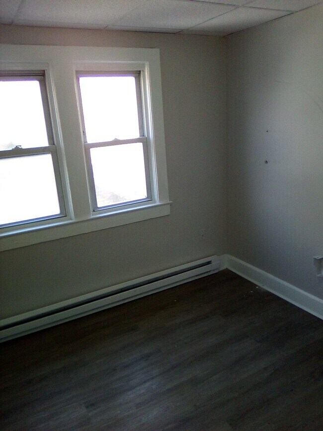 Building Photo - 1213 Pittston Ave