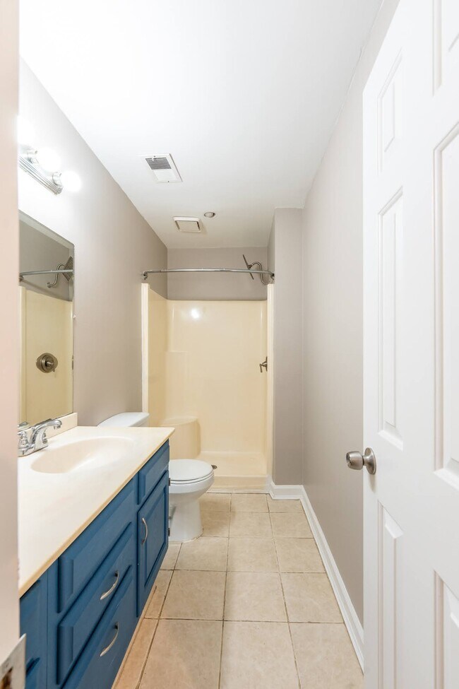 Building Photo - 2496 Leeshire Rd