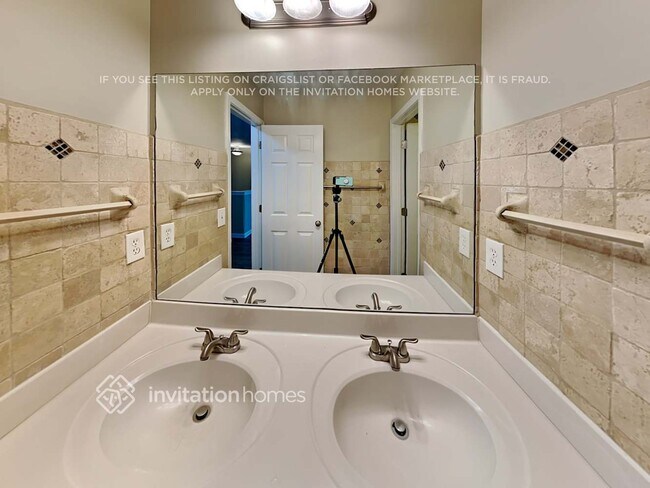 Building Photo - 1320 Loowit Falls Way