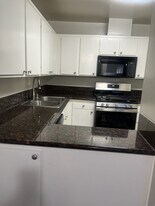 Building Photo - 11110 Moorpark St