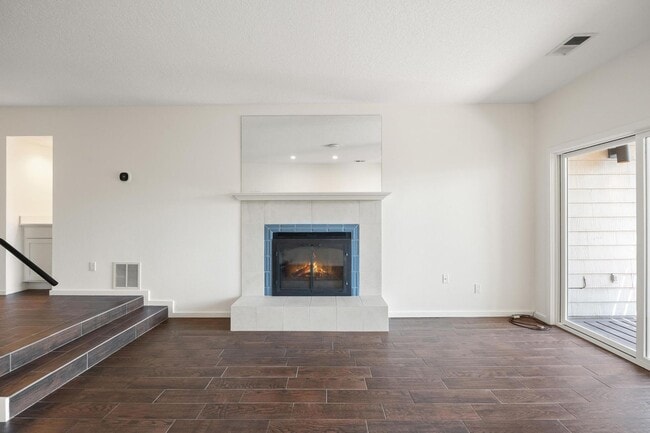Building Photo - Updated 2BD/2BA Condo in North Portland! S...