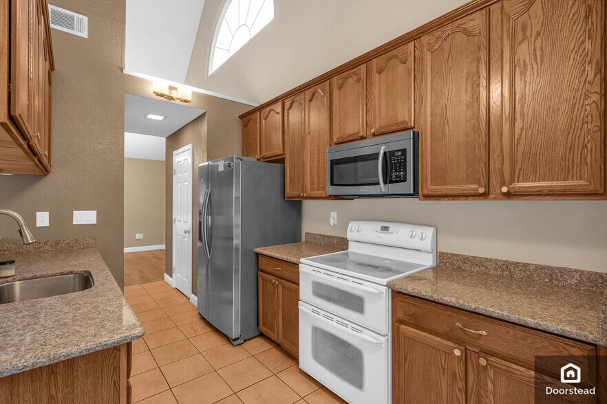 Building Photo - 1714 Somerset Pl